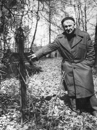 – Čia Storostų kapai, – sako kraštotyrininkas Petras Jakštas – Čia Storostų kapai, – sako kraštotyrininkas Petras Jakštas