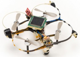 Įrašo "Dronas su specialiu lustu gali mokytis skrydžio metu" reprezentacinis paveikslėlis