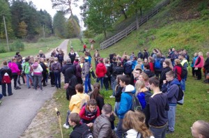 Prie piliakalnio gero kelio visiems linkėjo Aukštadvario seniūnė