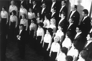 Kauno valstybinis choras pirmojo koncerto metu Vilniuje, Filharmonijos scenoje 1970 m. gruodžio 20 d. B. Jankausko nuotrauka Kauno valstybinis choras pirmojo koncerto metu Vilniuje, Filharmonijos scenoje 1970 m. gruodžio 20 d. B. Jankausko nuotrauka