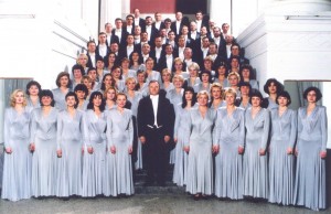 Kauno valstybinis choras filharmonijos rūmuose Kaune. 2001 m.