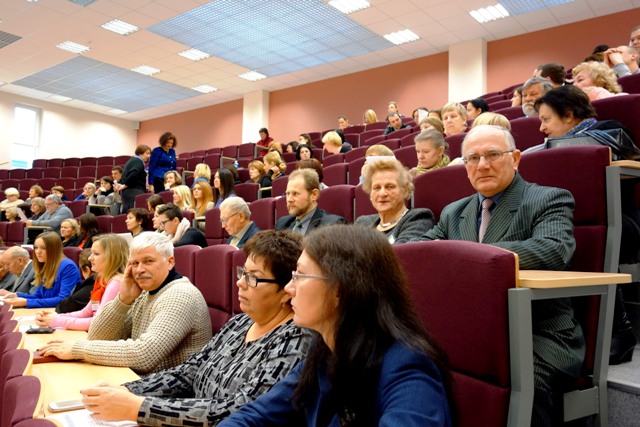Į Aleksandro Stulginskio universiteto salę renkasi konferencijos dalyviai