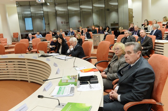 Konferencijos dalyviai Mykolo Romerio universitete. Pirmoje eilėje iš kairės: Šiaulių universiteto prorektorė prof. Diana Šaparnienė, Alytaus miesto meras Jurgis Krasnickas, Europos Komisijos atstovybės Lietuvoje vadovė dr. Natalija Kazlauskienė ir „Mokslo Lietuvos“ vyriausiasis redaktorius, prof. dr. Jonas Jasaitis. Vidūnas Gelumbausko (MRU) nuotraukos Konferencijos dalyviai Mykolo Romerio universitete. Pirmoje eilėje iš kairės: Šiaulių universiteto prorektorė prof. Diana Šaparnienė, Alytaus miesto meras Jurgis Krasnickas, Europos Komisijos atstovybės Lietuvoje vadovė dr. Natalija Kazlauskienė ir „Mokslo Lietuvos“ vyriausiasis redaktorius, prof. dr. Jonas Jasaitis. Vidūnas Gelumbausko (MRU) nuotraukos