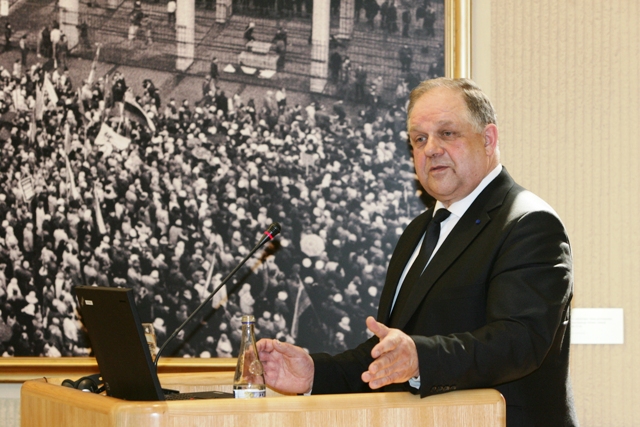 Šiaulių universiteto rektorius prof. Donatas Jurgaitis LR Seime pristato universiteto 2015-2020 metų strategiją. Z. Ripinskio nuotr. Šiaulių universiteto rektorius prof. Donatas Jurgaitis LR Seime pristato universiteto 2015-2020 metų strategiją. Z. Ripinskio nuotr.