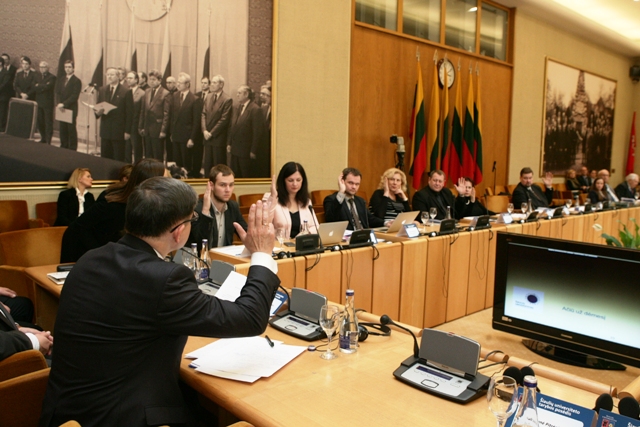 Balsuoja Šiaulių universiteto tarybos nariai. Z. Ripinskio nuotr. Balsuoja Šiaulių universiteto tarybos nariai. Z. Ripinskio nuotr.