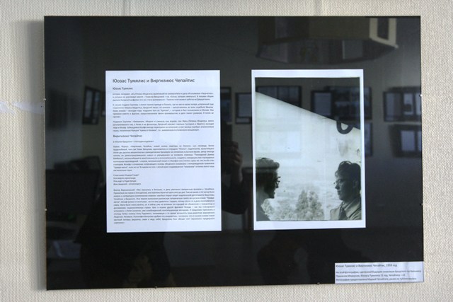 Anksčiau nepublikuota Juozo Tumelio ir Virgilijaus Čepaičio, tapusių J. Brodskio draugais, nuotrauka (1959 m.), – informacija apie J. Tumelį ir V. Čepaitį. J. Tumelis dirbo knygų rūmuose, o V. Čepaitis redagavo savilaidos žurnalą „Eglutė“ 