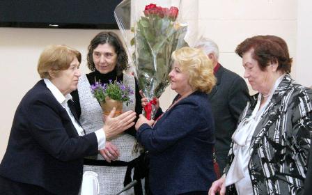 . Gėlės – knygos autorei, prof. Sigitai Urbienei
