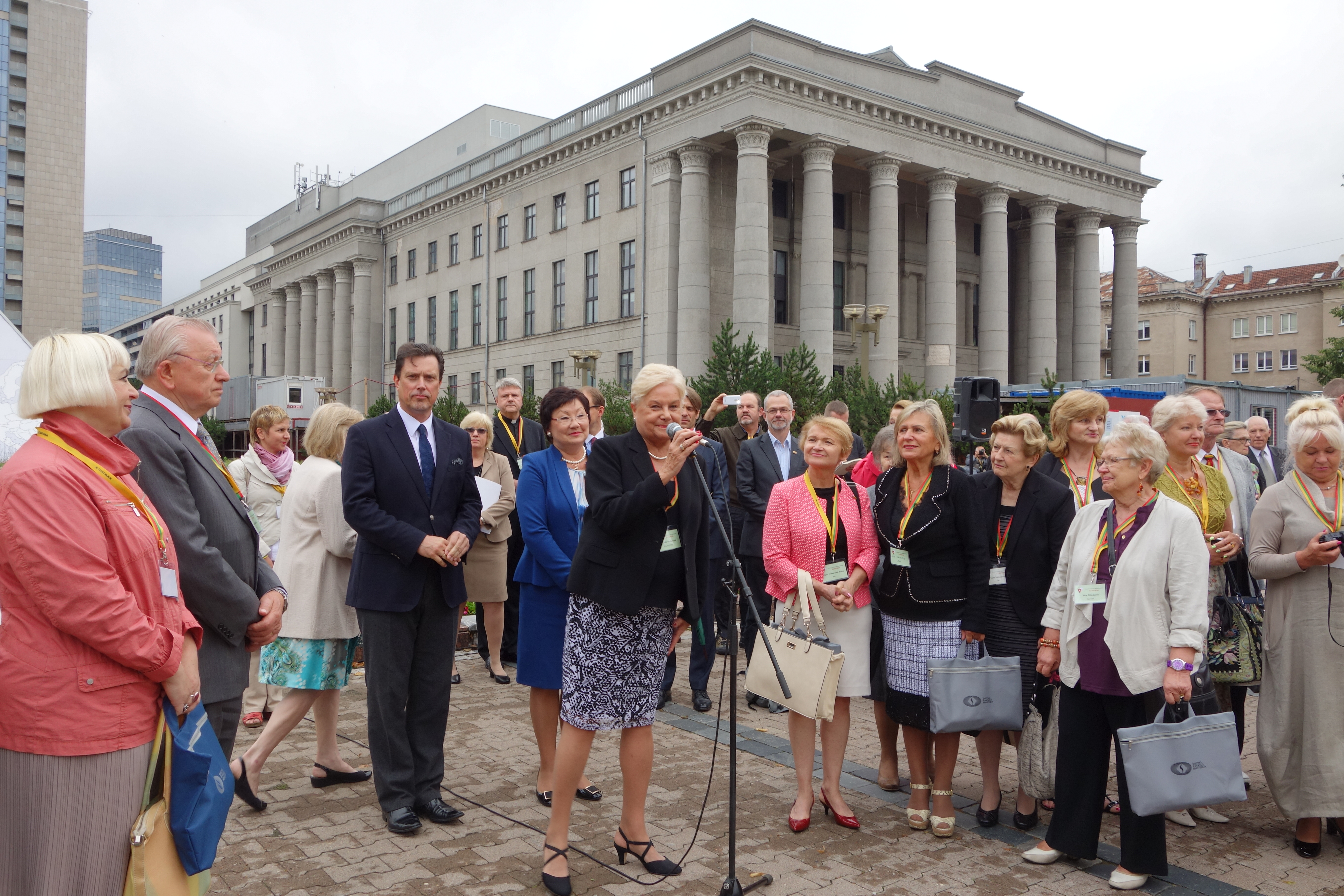 PLB Seimo nariai kartu su Lietuvos Respublikos Seimo nariais prie nacionalinės Martyno Mažvydo bibliotekos