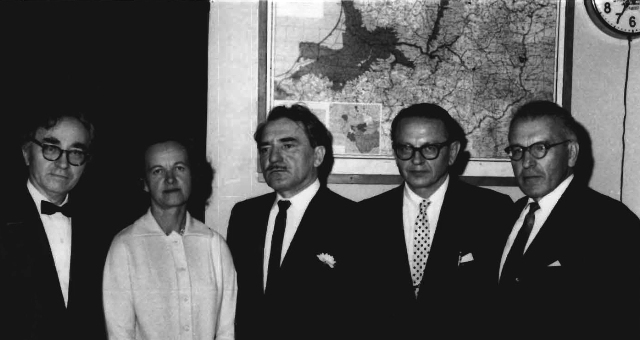 Lietuvių rašytojų draugijos valdyba 1963 m. Iš kairės: Bernardas Brazdžionis, Alė Rūta, Marius Katiliškis, Bronys Raila, Juozas Tininis Lietuvių rašytojų draugijos valdyba 1963 m. Iš kairės: Bernardas Brazdžionis, Alė Rūta, Marius Katiliškis, Bronys Raila, Juozas Tininis