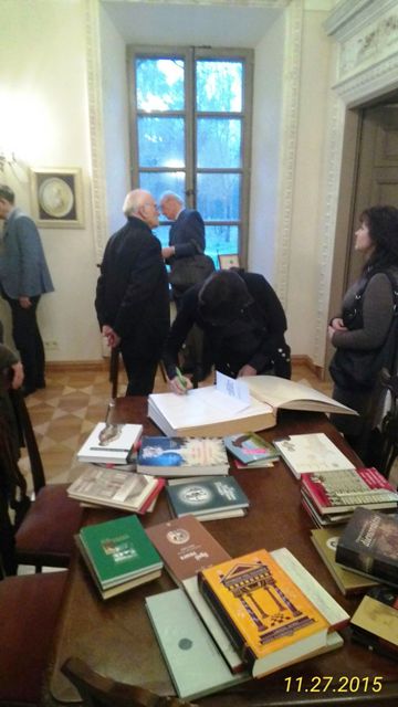 Naujoje bibliotekoje – svečių knyga ir skaitymų dalyvių dovanotos knygos Naujoje bibliotekoje – svečių knyga ir skaitymų dalyvių dovanotos knygos