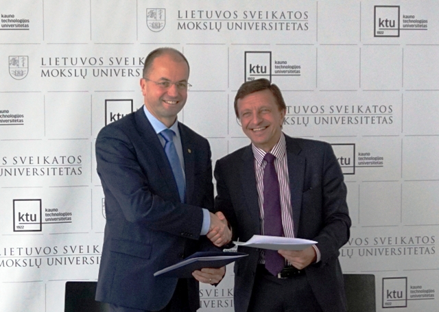 Besirengiančių susijungti universitetų rektoriai – prof. Remigijus Žaliūnas (kairėje) ir prof. Petras Baršauskas. KTU fotoarchyvo nuotrauka Besirengiančių susijungti universitetų rektoriai – prof. Remigijus Žaliūnas (kairėje) ir prof. Petras Baršauskas. KTU fotoarchyvo nuotrauka