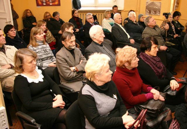 Susirinkusieji į LMA jubiliejui skirtos parodos atidarymą Susirinkusieji į LMA jubiliejui skirtos parodos atidarymą