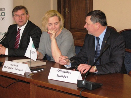 Lietuvos mokslo tarybos pirmininkas prof. Dainius H. Pauža, LR Prezidentės patarėja dr. Saulė Mačiukaitė-Žvynienė ir LR Seimo narys Valentinas Stundys Lietuvos mokslo tarybos pirmininkas prof. Dainius H. Pauža, LR Prezidentės patarėja dr. Saulė Mačiukaitė-Žvynienė ir LR Seimo narys Valentinas Stundys