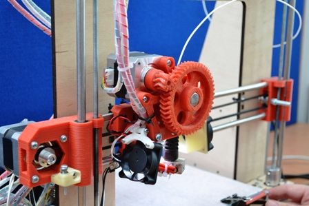 KTU studento sukurtas 3D spausdintuvas. KTU fotoarchyvo nuotraukos