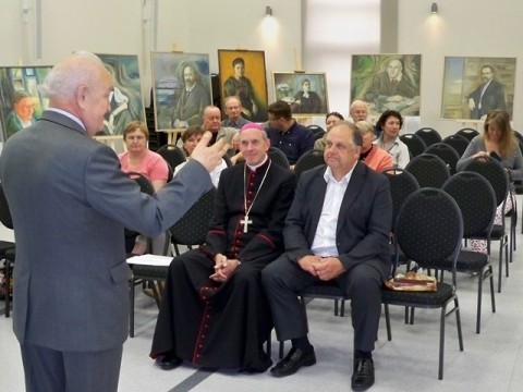 Iškilių asmenybių portretų paroda Šiaulių vyskupijoje. V. Tričio asmeninio fotoarchyvo nuotr.