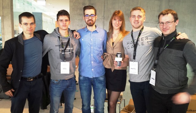 Laimėtojų komanda. Iš kairės į dešinę: Laurynas Volkavičius, Rokas Stankus, Paulius Morkūnas, Kristina Petravičiūtė, Donatas Miklušis, Mindaugas Čepėnas Laimėtojų komanda. Iš kairės į dešinę: Laurynas Volkavičius, Rokas Stankus, Paulius Morkūnas, Kristina Petravičiūtė, Donatas Miklušis, Mindaugas Čepėnas