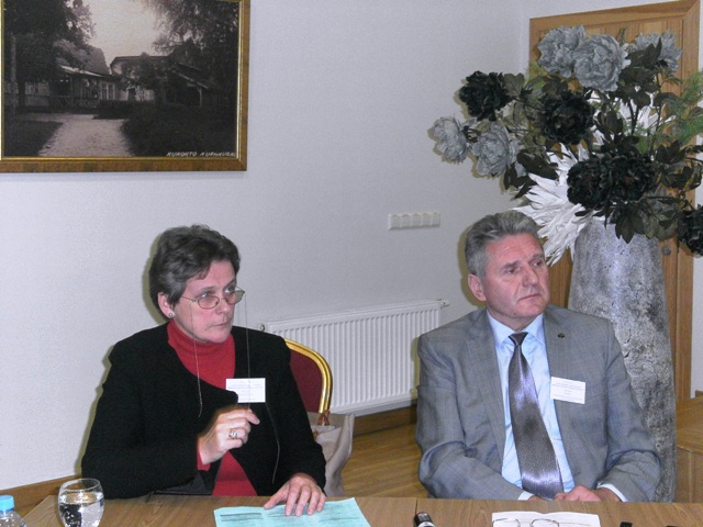 Trečiojo posėdžio vadovai: VU dr. J. Rudžionienė ir Vilniaus a. A. Mickevičiaus VB dir. Petras Zurlys.