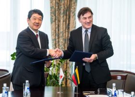 Įrašo "Japonijos ambasadorius Lietuvoje T. Shigeeda: „Japonija Lietuvą vertina, kaip vieną geriausių partnerių Europoje“" reprezentacinis paveikslėlis