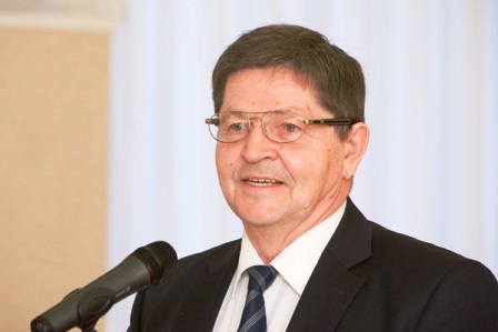 E. Jovai Īa