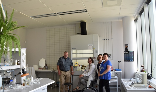Iš kairės prof. Eugenijus Norkus dr. Ina Stankevičienė dr. Aldona Jagminienė ir dr. Loreta Tamašauskaitė Tamašiūnaitė Iš kairės prof. Eugenijus Norkus dr. Ina Stankevičienė dr. Aldona Jagminienė ir dr. Loreta Tamašauskaitė Tamašiūnaitė