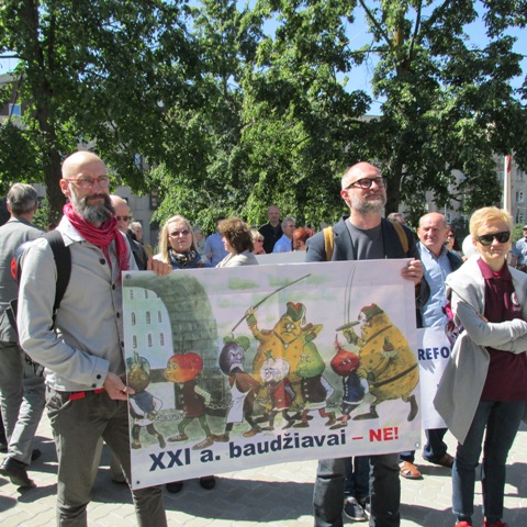 Protestas baud Šiavai
