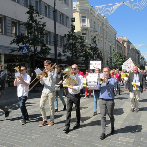 Protestas prospekte muzikantai