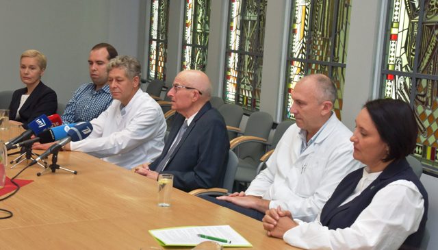2Transplantuotipacientaiprof KestutisRucinskas prof VytautasSirvydis dr VirgilijusTarutisirAudroneBuziuviene 2Transplantuotipacientaiprof KestutisRucinskas prof VytautasSirvydis dr VirgilijusTarutisirAudroneBuziuviene