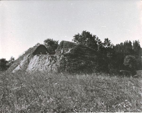 Migonių piliakalnio nuotrauka kasinėjimų metu. 1954 1955 m. Migonių piliakalnio nuotrauka kasinėjimų metu. 1954 1955 m.