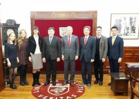 Įrašo "VDU stiprina ryšius su geriausiais Azijos universitetais ir Lietuvoje steigs Korėjos institutą" reprezentacinis paveikslėlis
