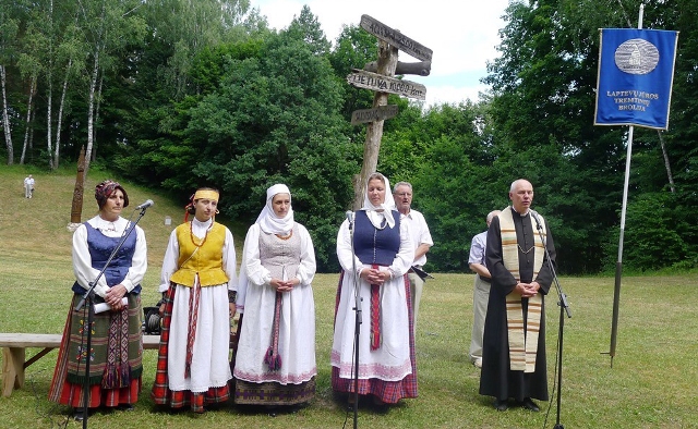 Laptev   j ½ros tremtini   brolijos atstovai min Śjime