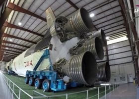 Įrašo "„Mokslo sriuba“: raketa, kuria astronautai pasiekė Mėnulį, priminė skraidančią bombą" reprezentacinis paveikslėlis