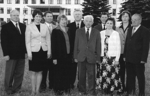 6 Profesorius Antanas Stancevicius su mokiniais