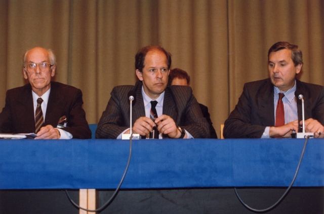 A. Saudargas centre Europos saugumo ir bendradarbiavimo organizacijoje tuometinėje CSCE 1990 m. Kopenhaga asm. archyvo nuotr.