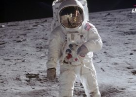 Įrašo "„Mokslo sriuba“: skaičiavimo pajėgumais išmanieji telefonai „Apollo“ kompiuterį lenkia 100 tūkst. kartų" reprezentacinis paveikslėlis