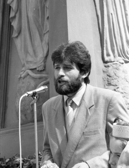 Darius Kuolys 1990 liepa. Švėkšna. Bernardo Aleknavičius fotografija