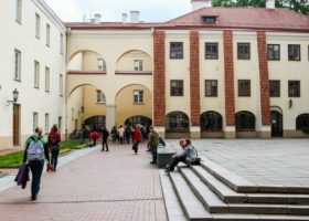 Įrašo "VU paskelbtas lyderiu dalykiniame Lietuvos aukštųjų mokyklų reitinge" reprezentacinis paveikslėlis