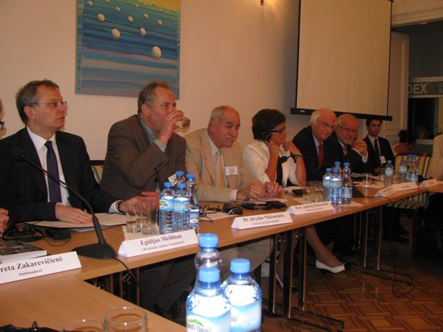 17 Apskritasis stalas Varšuvoje 2011 rugpjūtis 2