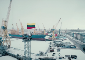 Įrašo "Klaipėdos uostas: kaip efektyviai suremontuoti tūkstančius tonų sveriantį laivą?" reprezentacinis paveikslėlis