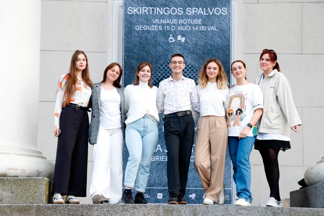 33 Iniciatyva Skirtingos spalvos 33 Iniciatyva Skirtingos spalvos