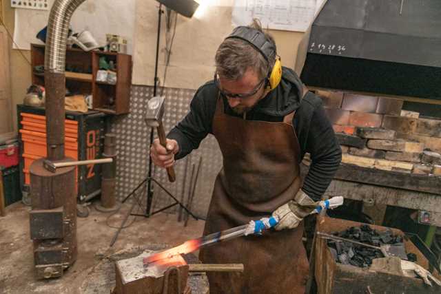 Projektu siekiama atskleisti ginkladirbystės galimybes kalavijų gaminimo meną jų naudojimą ir reikšmę baltų gentims Fot. G. Kovėra Projektu siekiama atskleisti ginkladirbystės galimybes kalavijų gaminimo meną jų naudojimą ir reikšmę baltų gentims Fot. G. Kovėra