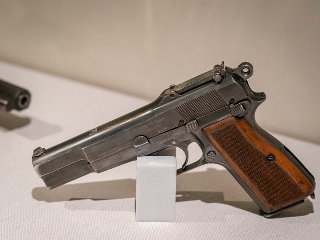 38 Lietuvos kariuomenės ginklai.Belgiški Browning High Power S. Samsono nuotr.