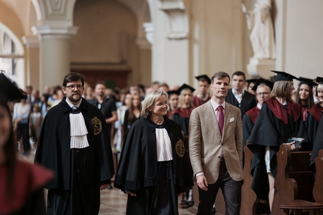 58 Atsėmėi diplomą Diplomų įteikimo ceremonija VU EVAF 1 58 Atsėmėi diplomą Diplomų įteikimo ceremonija VU EVAF 1