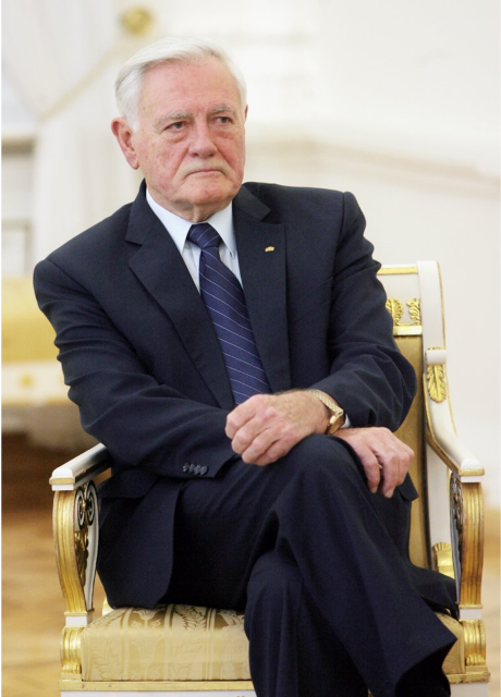 63 Adamkus Valdas pilna portretinė