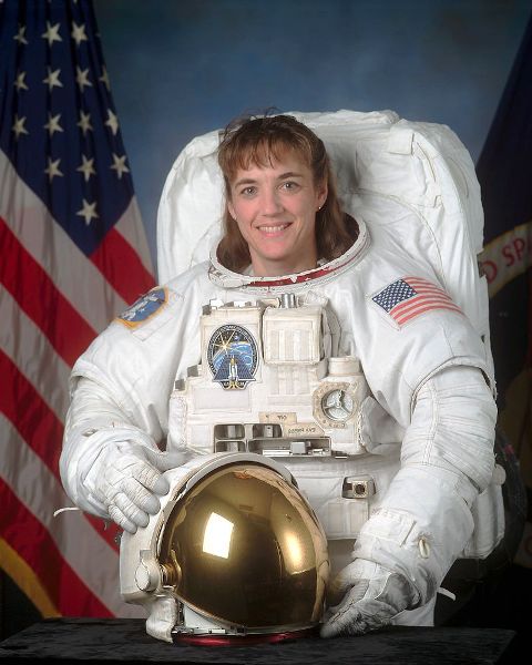800px Heidemarie Stefanyshyn Piper in white space suit 800px Heidemarie Stefanyshyn Piper in white space suit
