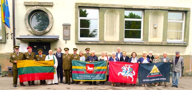 79 Birželio sukilimo minėjimas prie namo Aukštaičių g. 4 79 Birželio sukilimo minėjimas prie namo Aukštaičių g. 4