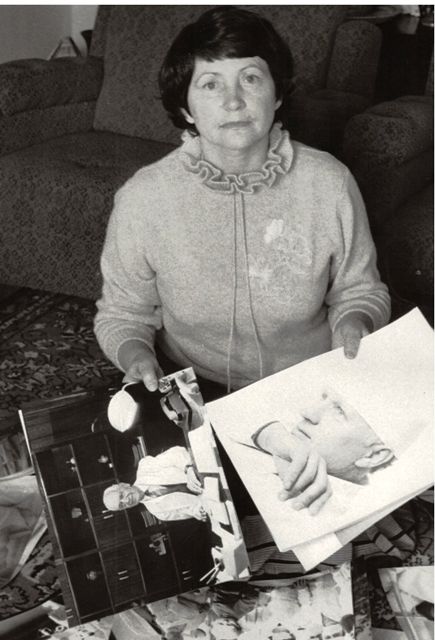 85 Korkutienė Autoortretas 1986 LMB archyvas 1