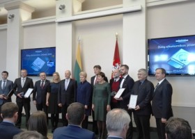 Įrašo "Prezidentė apdovanojo pažangiausias žinių ekonomikos įmones" reprezentacinis paveikslėlis