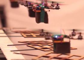 Įrašo "Dronai – kvadruptoriai groja Džeimso Bondo temą" reprezentacinis paveikslėlis Įrašo "Dronai – kvadruptoriai groja Džeimso Bondo temą" reprezentacinis paveikslėlis