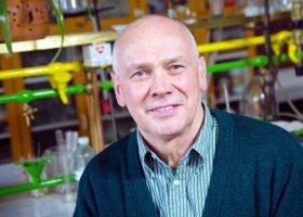 Įrašo "KTU profesorius J. V. Gražulevičius: doktoranto stipendija Lietuvoje dukart viršija profesoriaus atlyginimą Ukrainoje" reprezentacinis paveikslėlis