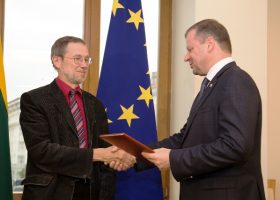 Įrašo "Premjeras S. Skvernelis įteikė profesoriui L. Mažyliui pirmąją Lietuvos pažangos premiją" reprezentacinis paveikslėlis Įrašo "Premjeras S. Skvernelis įteikė profesoriui L. Mažyliui pirmąją Lietuvos pažangos premiją" reprezentacinis paveikslėlis